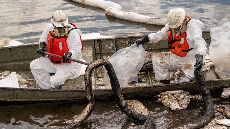 Oil Spill in Ohio Containment and Recovery